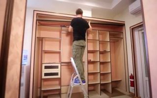 Fabriquer une armoire intégrée de vos propres mains, conseils utiles